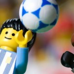 7 momentos históricos de los mundiales de fútbol recreados con LEGO maradona-mano-de-dios-lego-sony